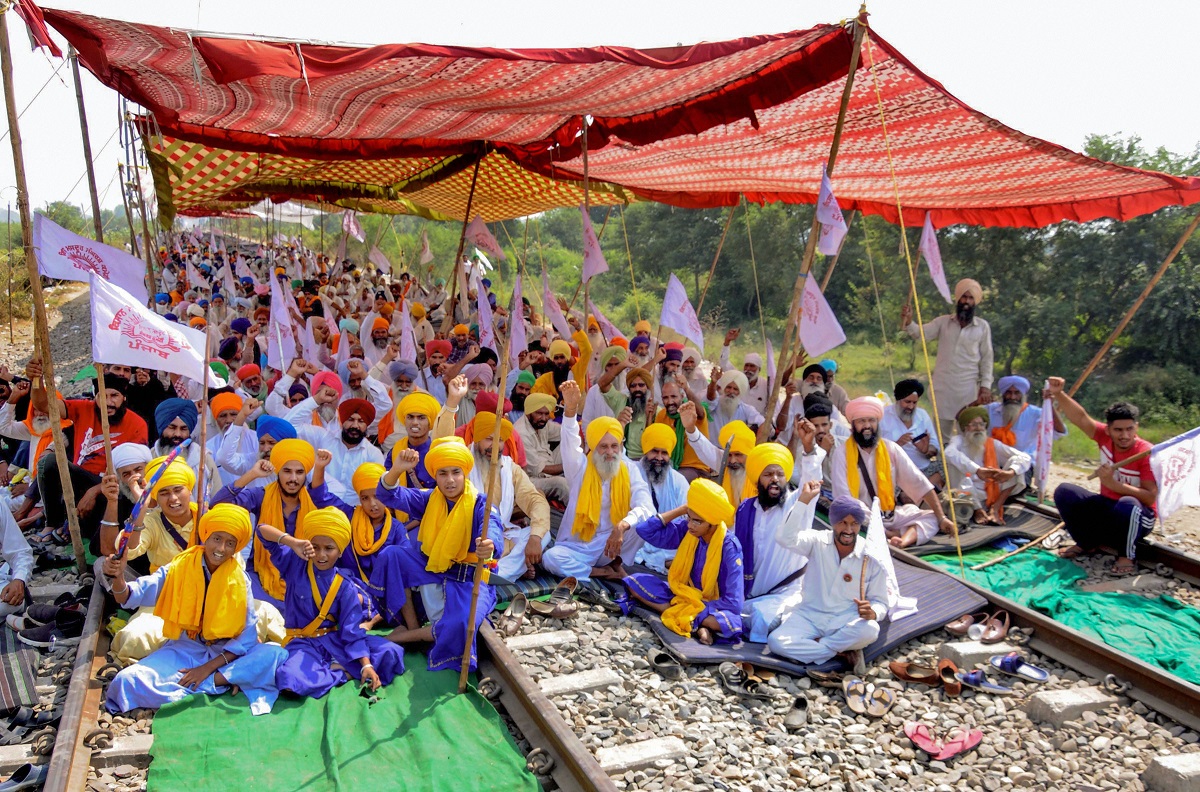 'Rail Roko' agitation enters 6th day; farmers to now announce mass agitation across nation