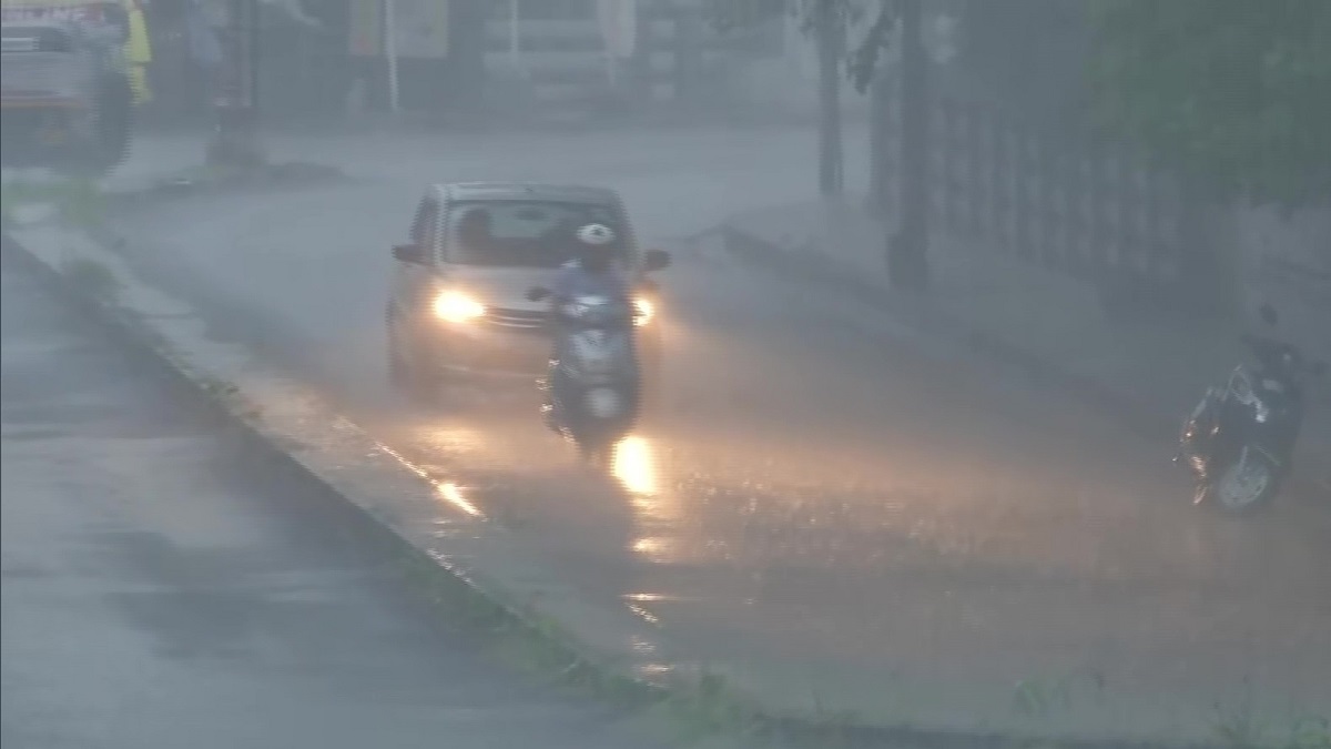 Heavy rain lashes Pune city, IMD predicts moderate rainfall for next 6 days