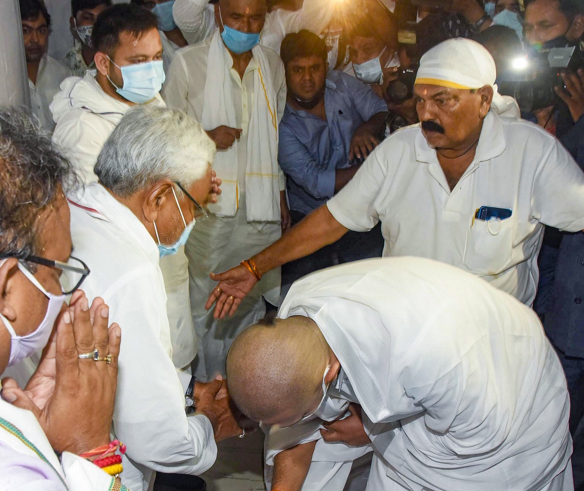 Nitish, Chirag, Tejashwi set aside differences for Ram Vilas Paswan's shradha rituals