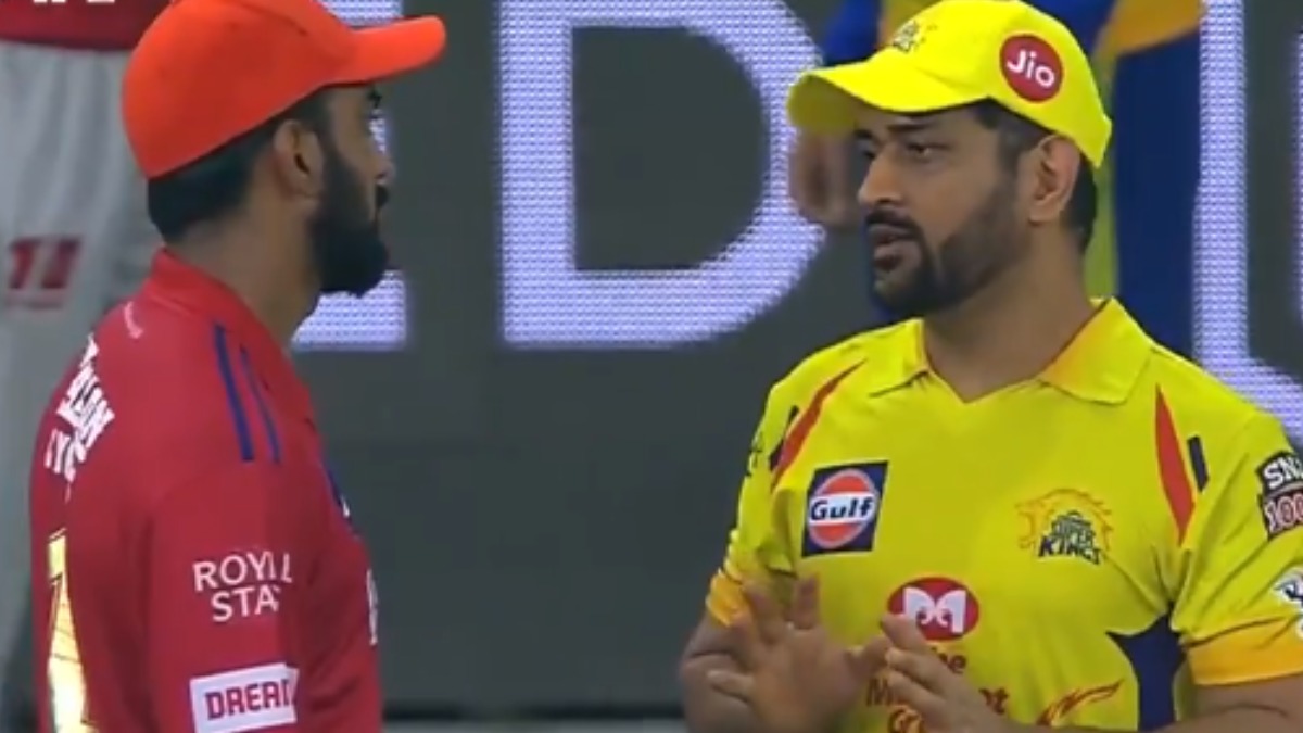 Watch Ms Dhoni Interacts With Kl Rahul Mayank Agarwal After Csk S Win Over Kxip Cricket News India Tv