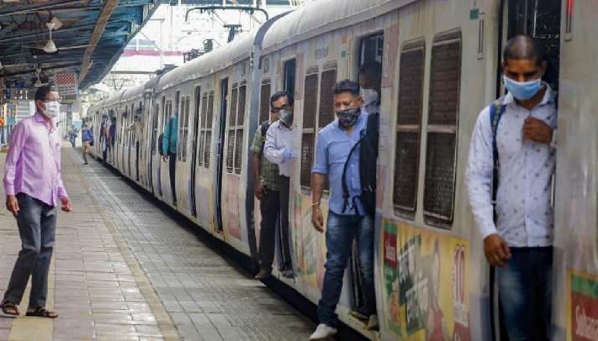 Mumbai local train commuters travelling without masks will now be fined ₹200