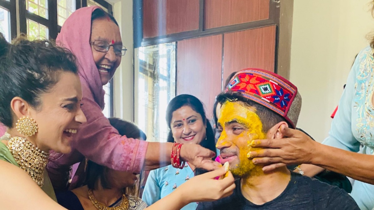 Kangana Ranaut applies haldi to brother ahead of his wedding