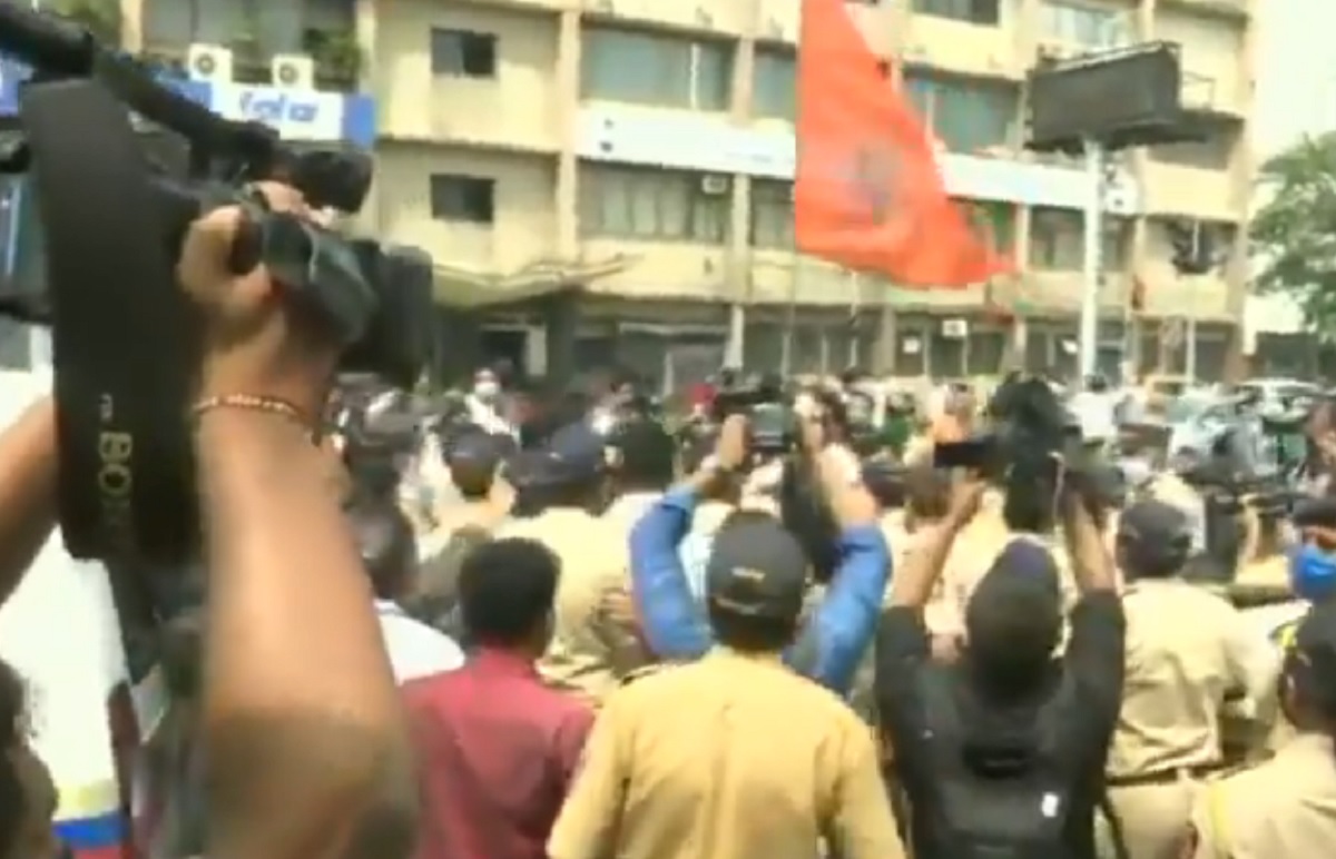 Maharashtra: BJP workers protest outside Siddhivinayak temple; demand reopening of religious places