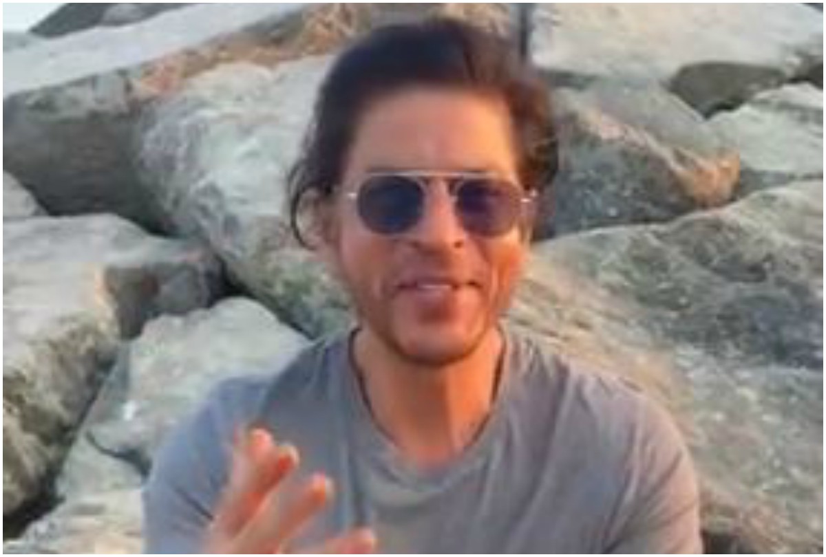 Shah Rukh Khan to fans: You can't be a loverboy like me without spreading love