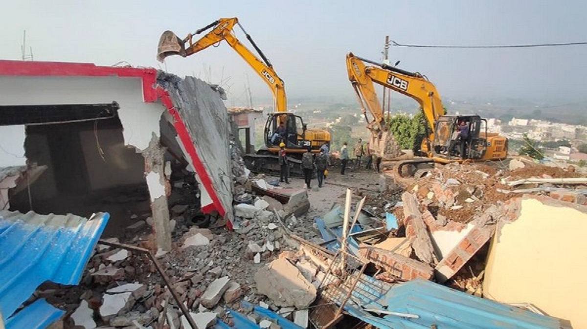 Mp Computer Baba S Ashram Demolished In Indore Seer Among 6 Detained India News India Tv