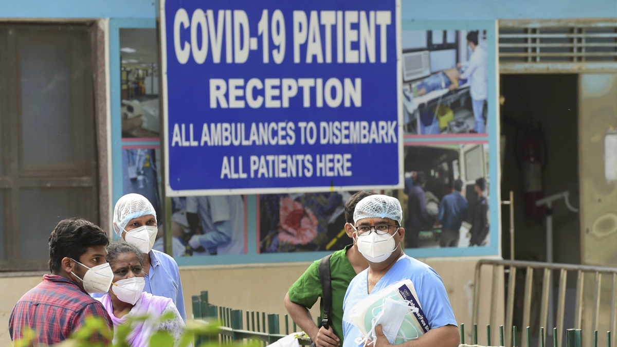 Covid-19: CM Kejriwal convenes all-party meeting, allows MBBS students, interns to assist doctors