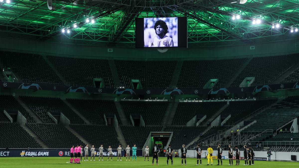 Manchester City, Olympiakos players hold a minute's silence for Diego Maradona before Champions League game