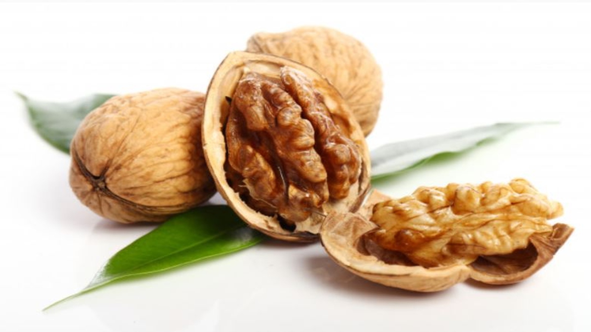 Walnuts may reduce risk of heart disease says study: know 5 other health benefits of this amazing dry fruit | Walnuts News – India TV