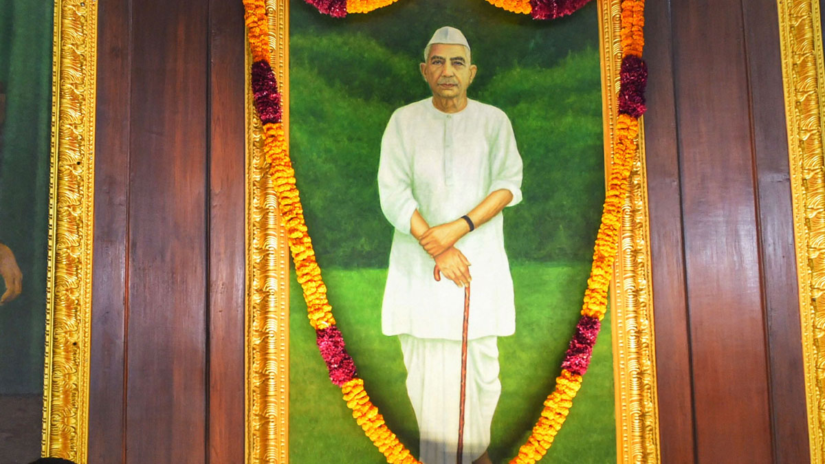 PM Modi, Amit Shah pay tributes to Chaudhary Charan Singh on his birth
