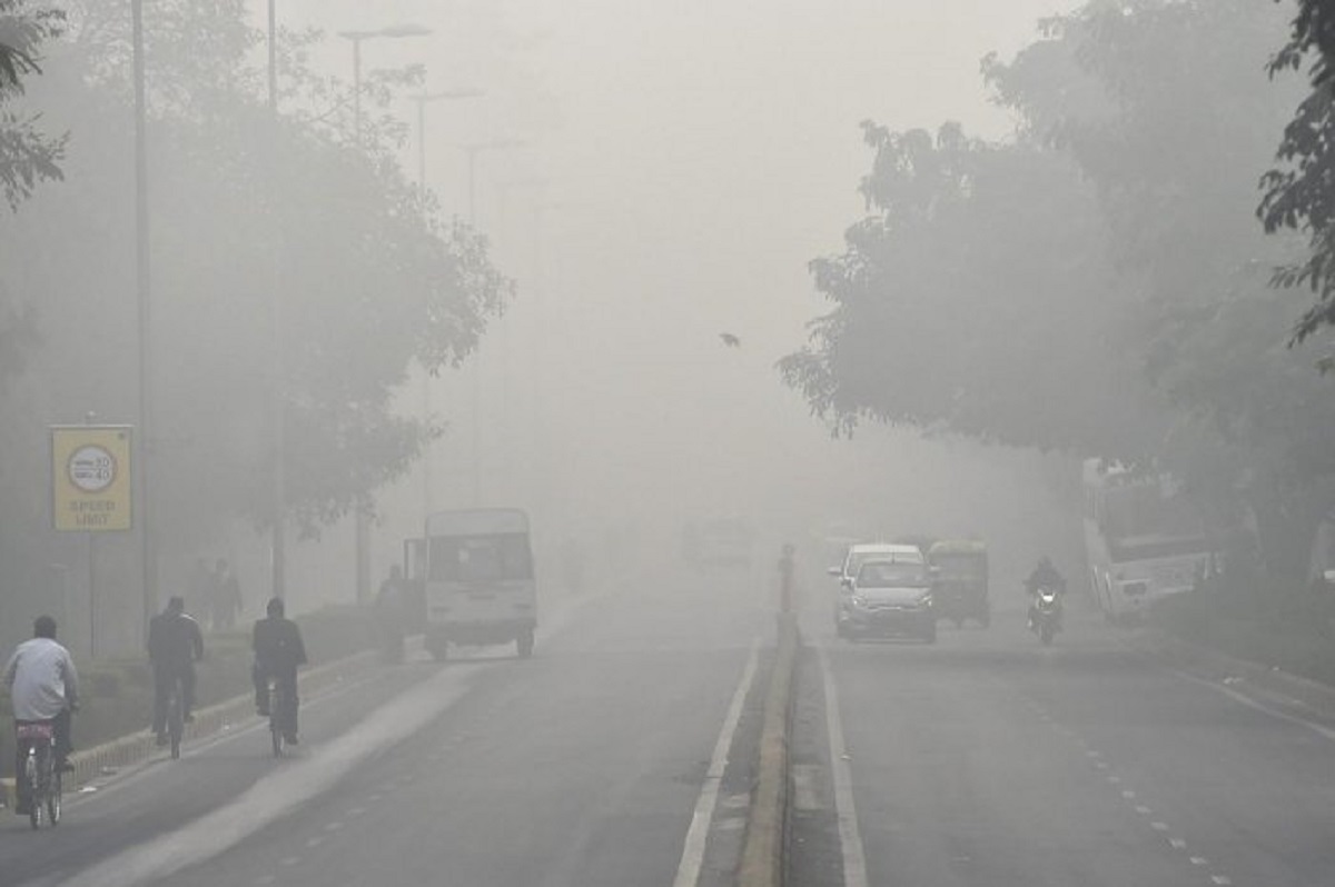 Dense fog engulfs Delhi-NCR; visibility drops