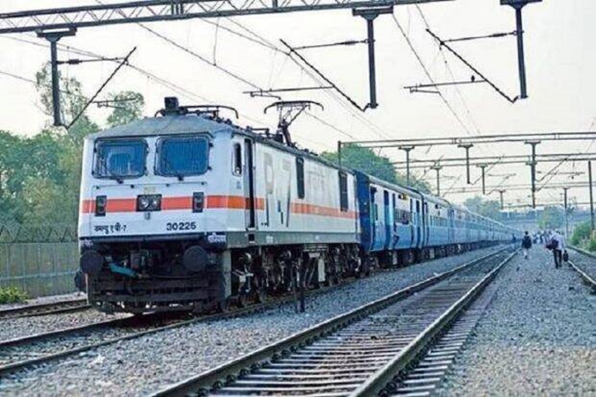 Man tries to commit suicide by jumping before train, survives with body severed below waist