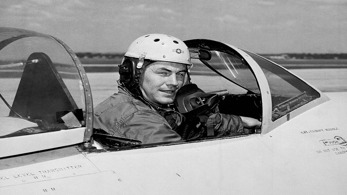 Chuck Yeager, 1st to break sound barrier, dies at 97