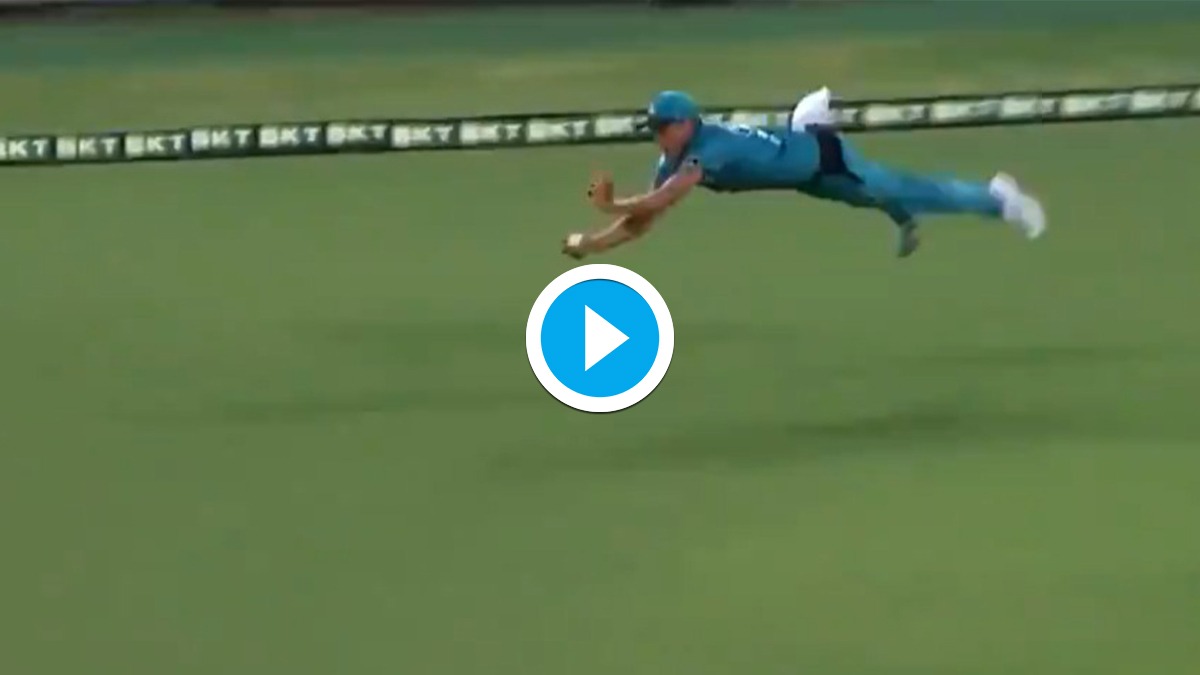 Watch: Ben Laughlin takes incredible diving catch off Labuschagne's delivery in BBL eliminator