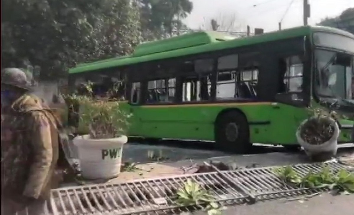 Protesting farmers intensify stir, vandalise DTC bus; tear gas fired