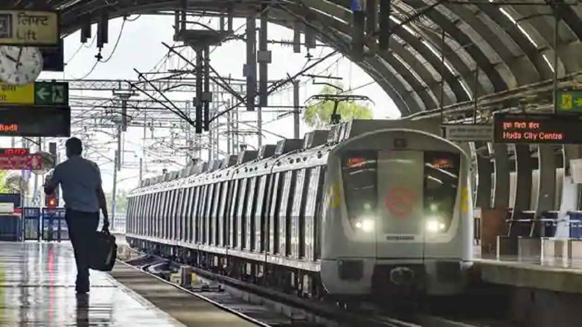 Farmers' protest: Entry, exit gates of Lal Quila, Jama Masjid metro stations closed