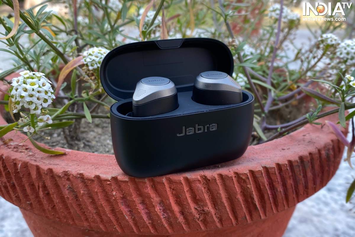 Jabra Elite 85t Review: These Small Earbuds Sound Much Bigger