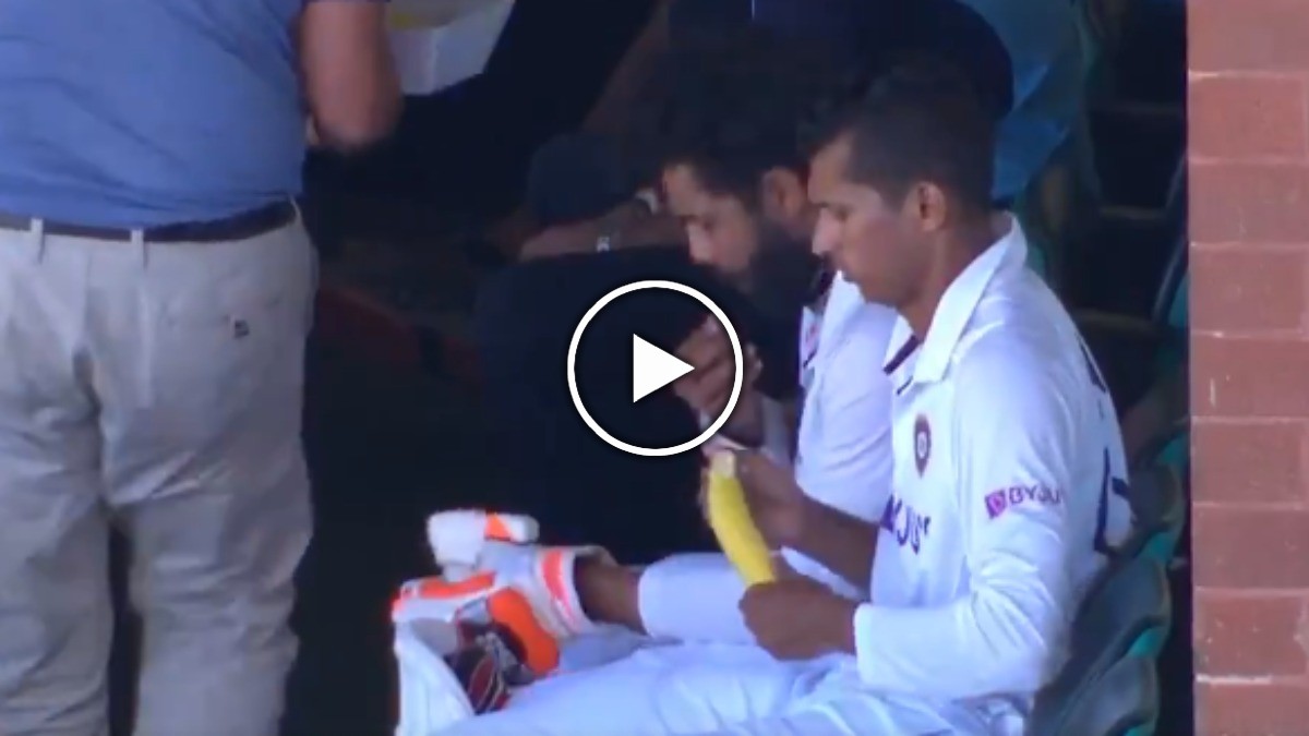 'Teamwork': Navdeep Saini peels banana for padded-up Ravindra Jadeja hurt with thumb fracture