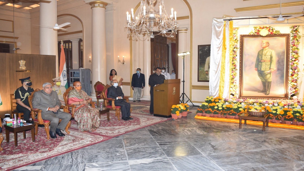 West Bengal Jagdeep Dhankhar Unveils Netaji Portrait Raj Bhavan Kolkata ...