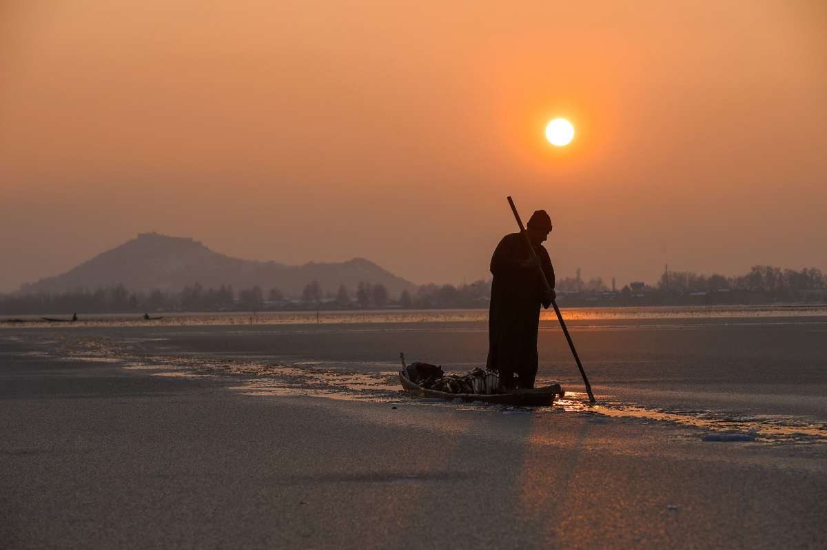 North shivers as Srinagar records lowest temperature in 8 years; no relief for few more days