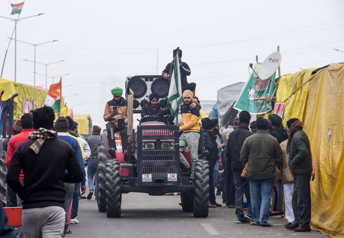 Delhi Police allows farmers' tractor parade on R-Day, 300 Pak Twitter handles plan disruption