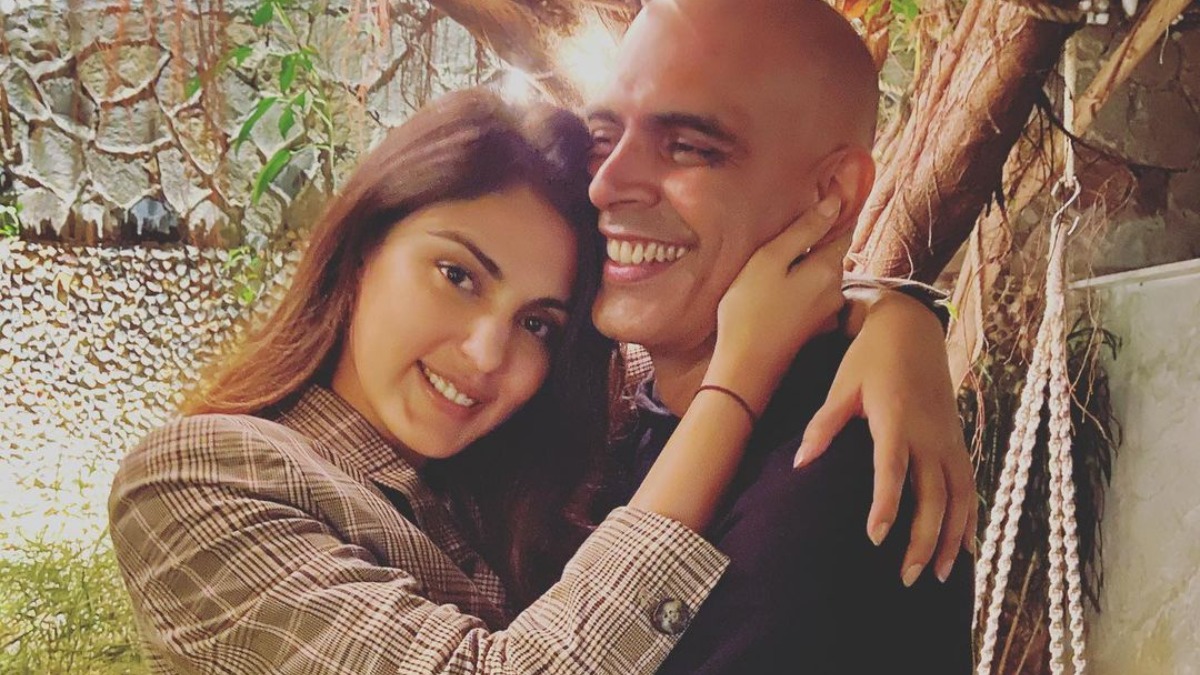 Rhea Chakraborty spends quality time with Roadies fame Rajiv Lakshman & family; check unseen photos