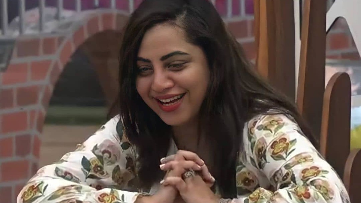 Bigg Boss 14 ex-contestant Arshi Khan accepts she's a 'Nightie Queen ...