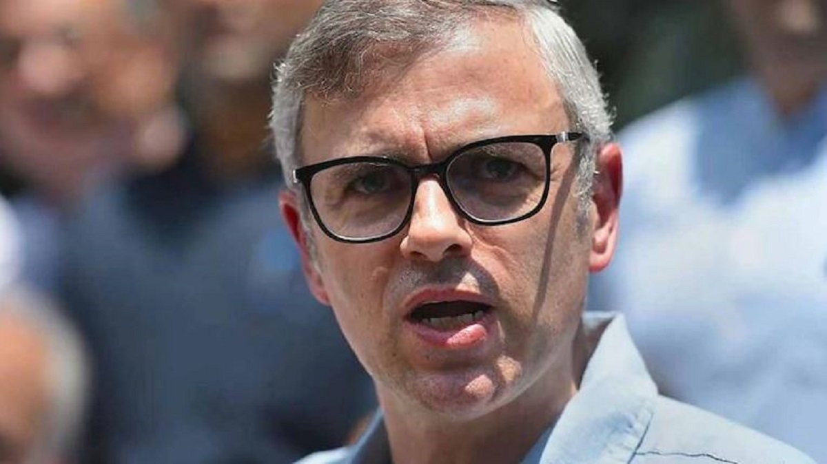 'Grabbed a blanket and ran', tweets Omar Abdullah after strong earthquake rattles North India