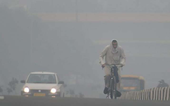 Thin layer of fog envelopes Delhi, visibility affected