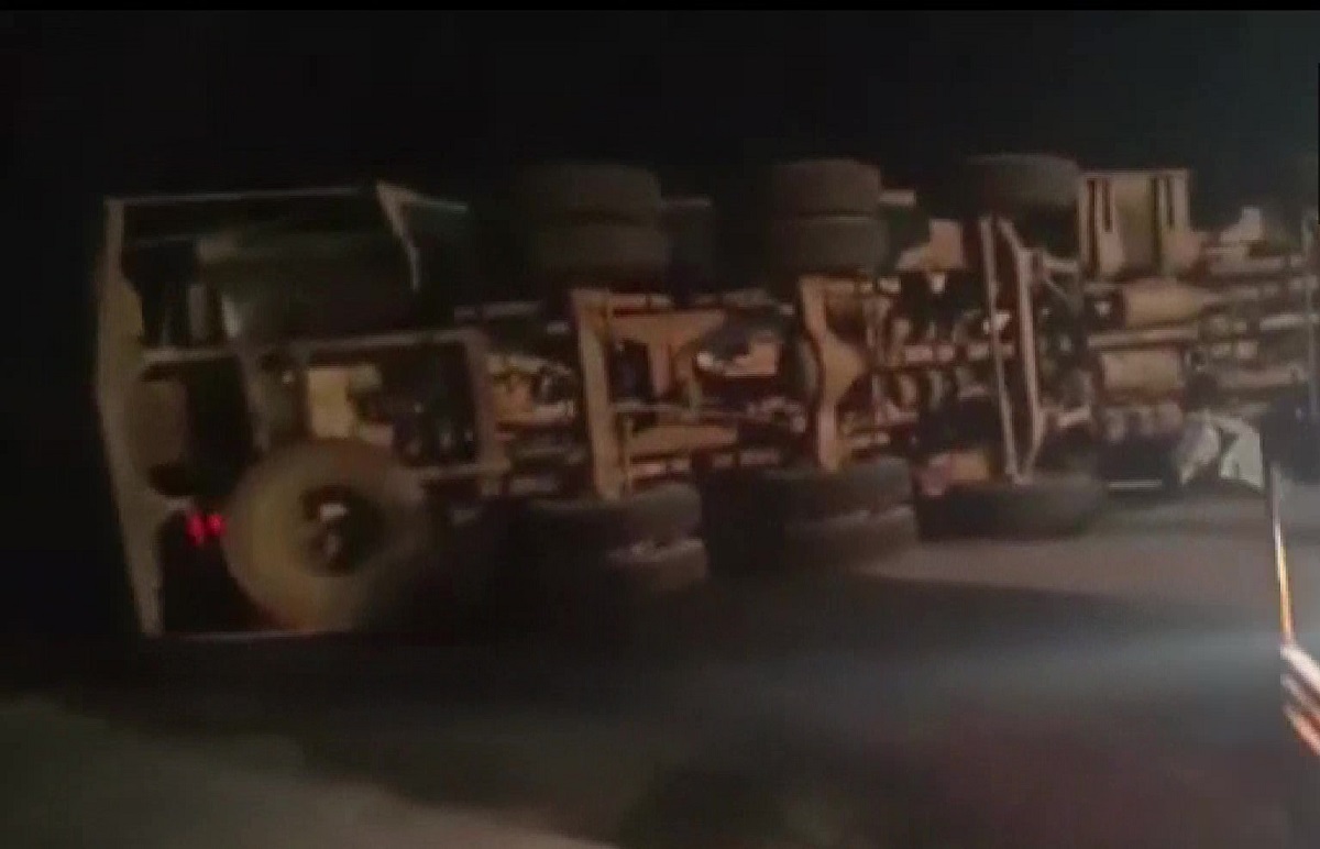 Mathura: 7 killed as oil tanker collides with car on Yamuna Expressway