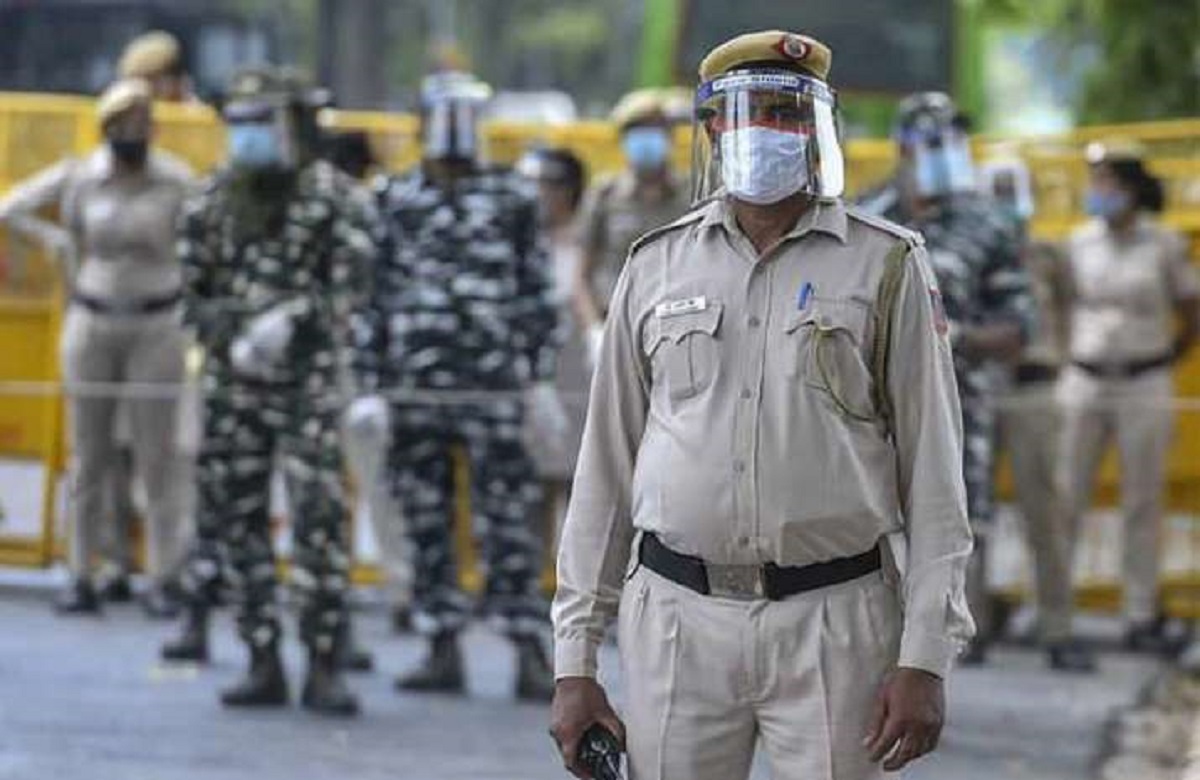 Delhi witnesses heavy traffic snarls amid ongoing farmers' protest. Check latest traffic advisory