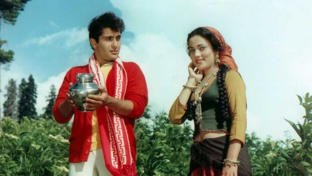 Remember Rajiv Kapoor's Ram Teri Ganga Maili co-actor Mandakini? Here's  what she has been upto – India TV