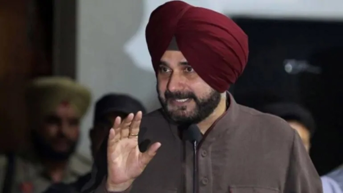 Navjot Singh Sidhu to rejoin Amarinder Singh Cabinet? Congress leader meets Sonia Gandhi in Delhi | India News – India TV