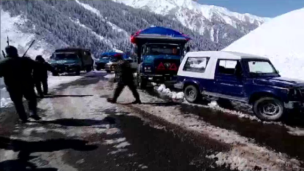 Srinagar-Leh highway reopens for traffic after two months – India TV