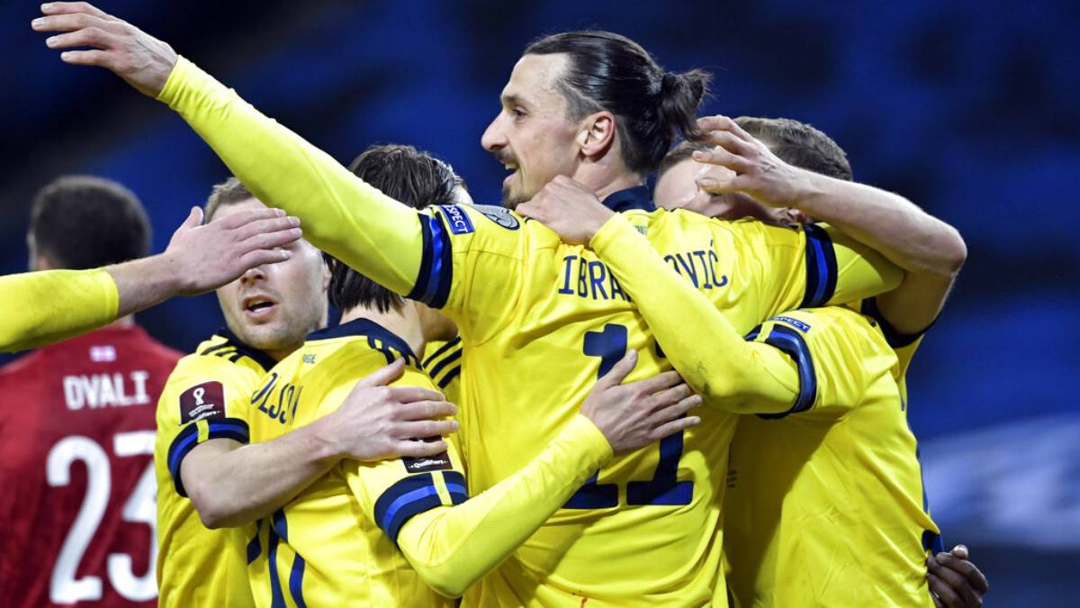 Zlatan Ibrahimovic Adapts To Mentor Role With Sweden After Comeback ...