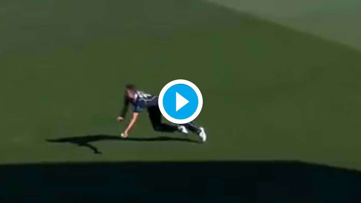 NZ vs BAN: Twitter erupts as Trent Boult takes a one-handed stunner; Watch video