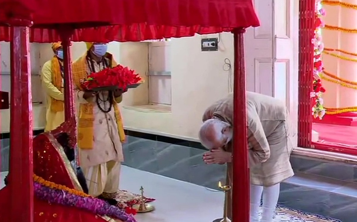 PM Modi offers prayer at Matua temple in Bangladesh