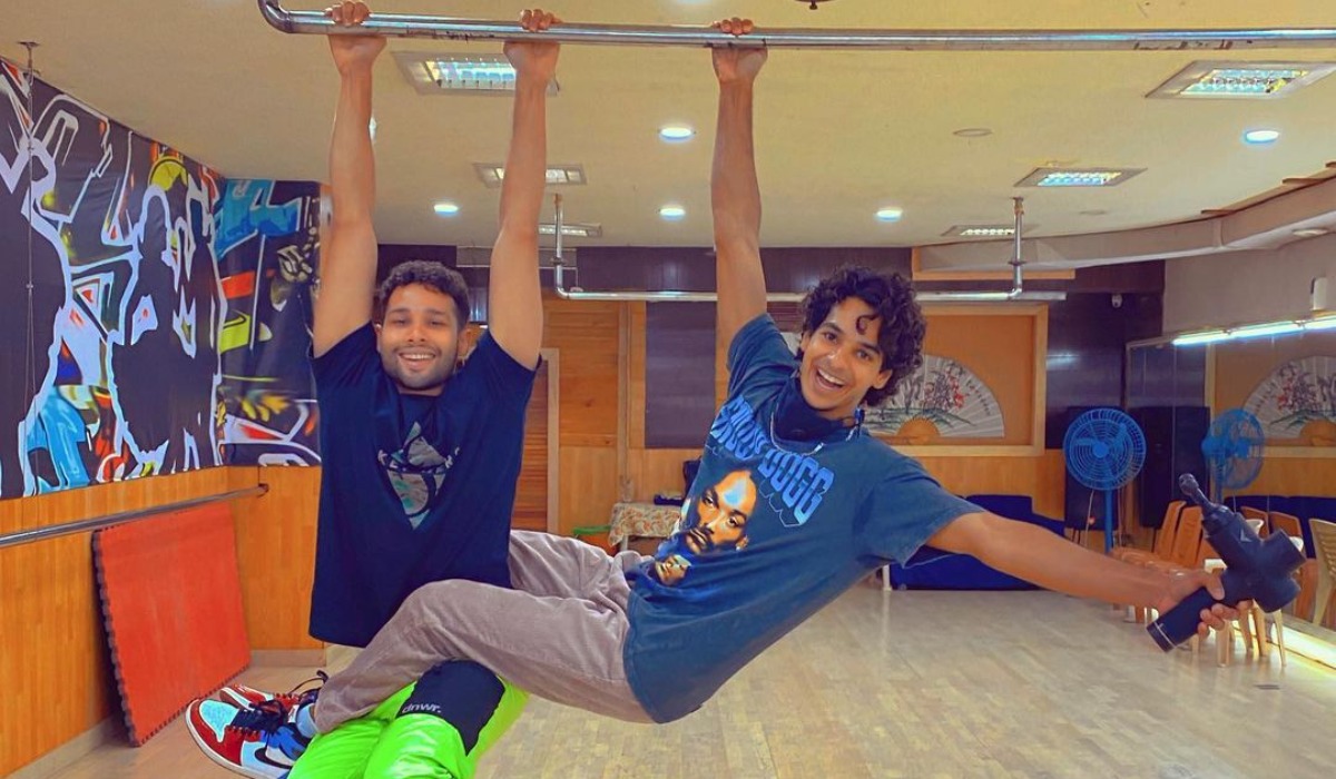 This happens when Ishaan Khatter, Siddhant Chaturvedi are left alone for way too long. Video