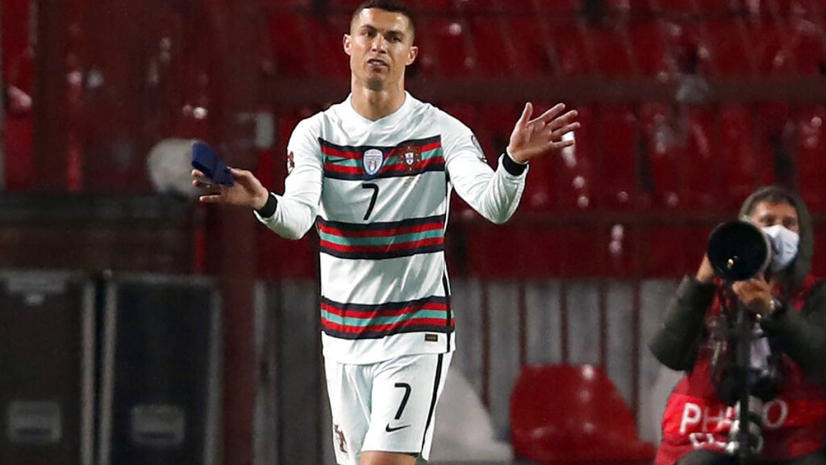 Armband Ronaldo threw away during World Cup qualifier sold at auction