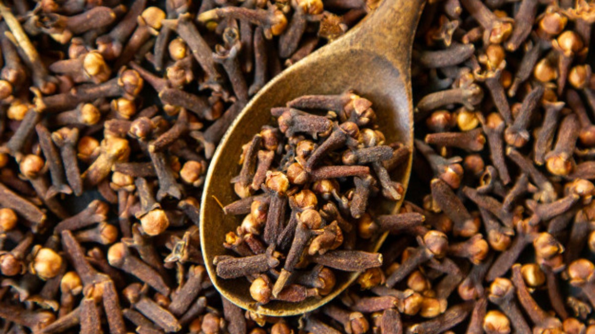 Eat 2 cloves with warm water before sleeping at night know health