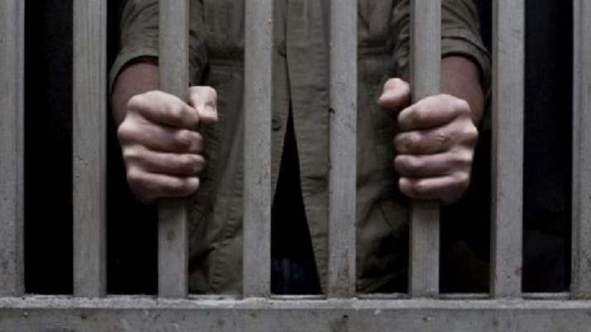 2 prisoners escape from COVID centre in Maharashtra.