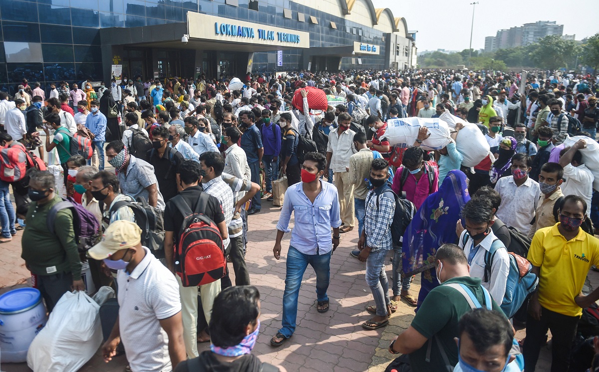 Migrants gather in huge numbers at Mumbai's Lokmanya Tilak Terminus day after govt announces partial lockdown