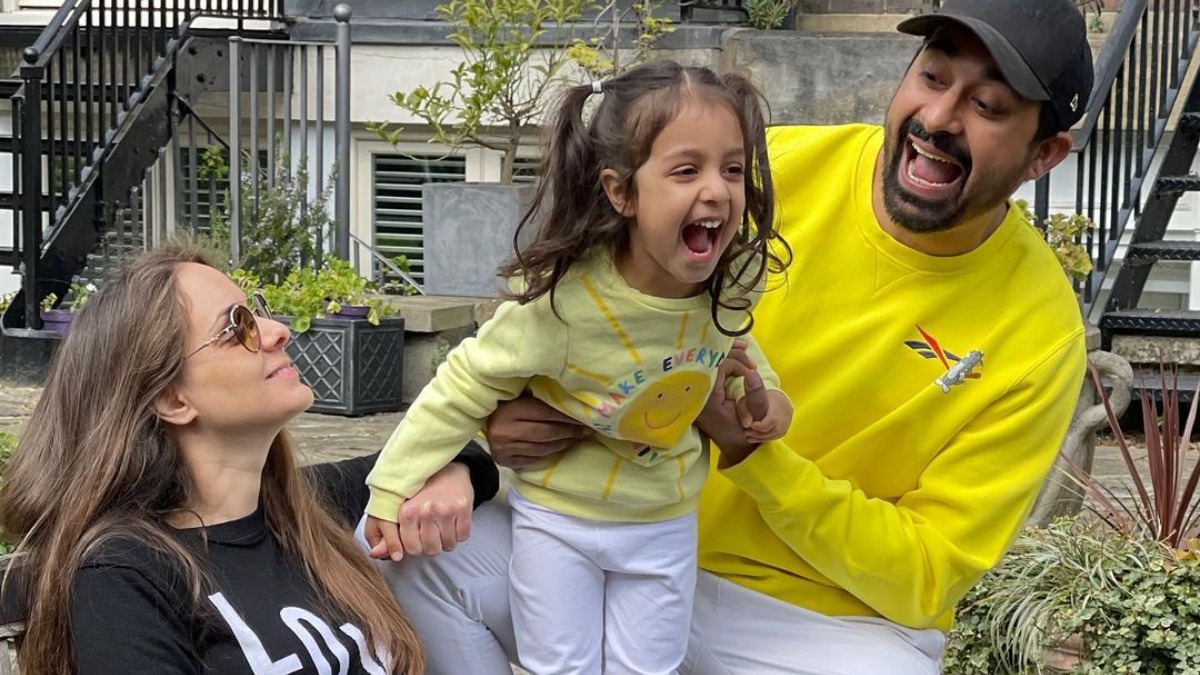 Rannvijay Singha reunites with wife Priyanka, daughter after 4 months amid  COVID-19. See Photo | Celebrities News – India TV