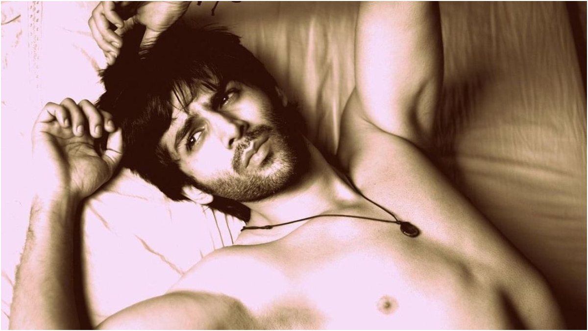 Kartik Aaryan compares his shirtless pic to that of Kate Winslet in Titanic