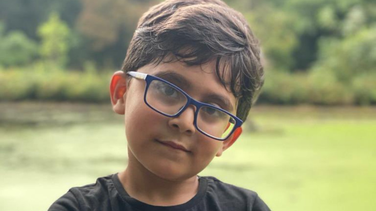 VIRAL: Kid teased for wearing specs, netizens cheer him up with endearing  tweets | Offbeat News – India TV
