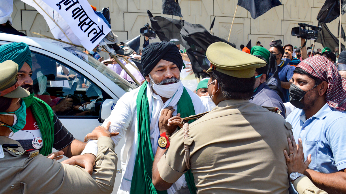 Covid norms go for toss as farmers protest at Delhi's Ghazipur border to mark 6 months of stir