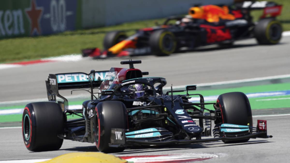 Max Verstappen edges Lewis Hamilton in 3rd practice at Spanish GP