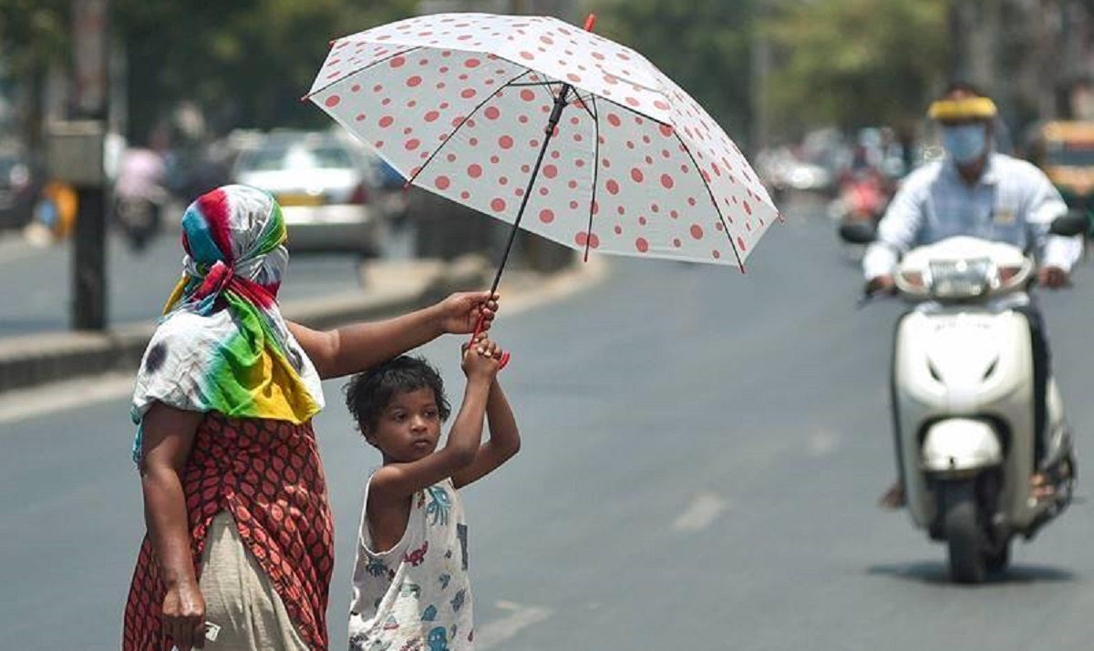 Delhi Witnesses Scorching Heat As Mercury Soars Past 42° C No Respite In Coming Days India Tv 7838