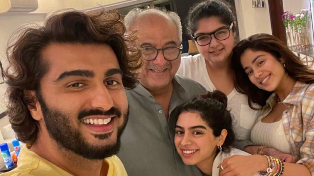 Inside Janhvi Kapoor and Arjun Kapoor’s Father’s Day dinner with Boney; Anshula, Khushi join in too