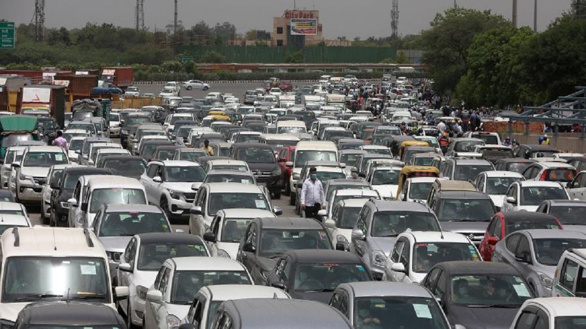 Farmers protest: Traffic jam at Delhi-Gurugram border as police check vehicles