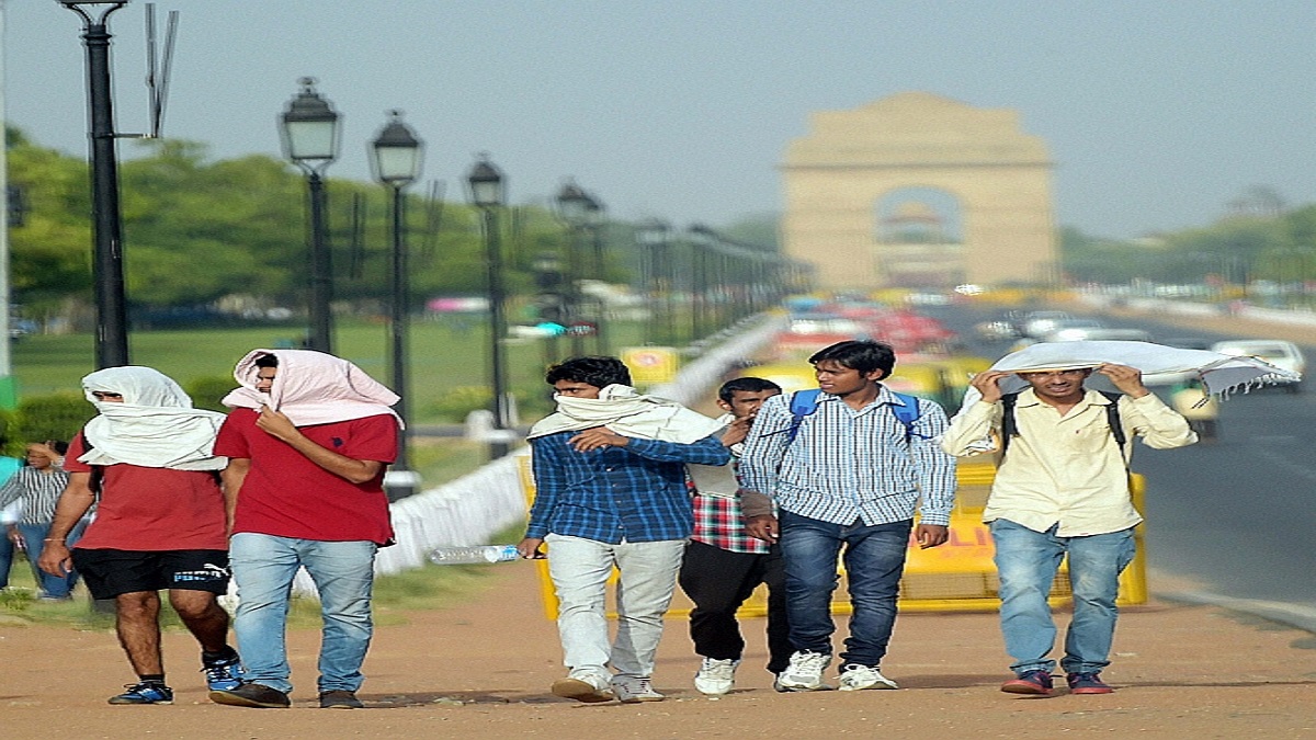 Delhi reels under scorching heat wave, monsoon still a week away